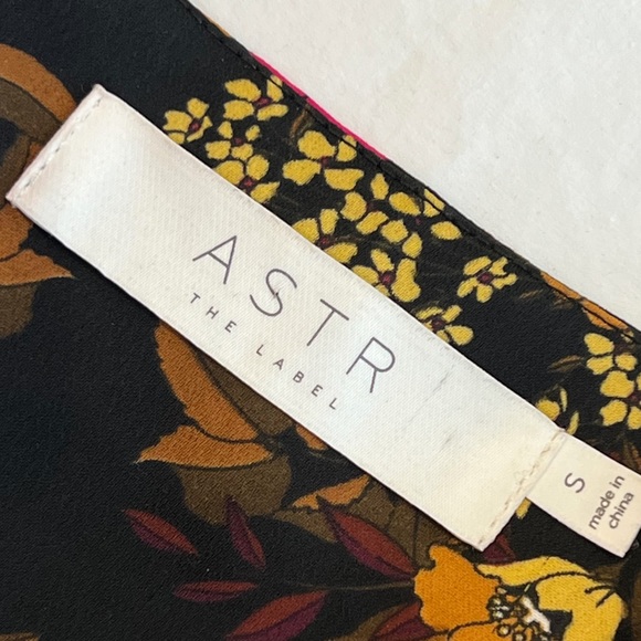 ASTR Blondie Floral Surplice Bodysuit Puff Long Sleeve V-Neck Black S - Picture 8 of 11